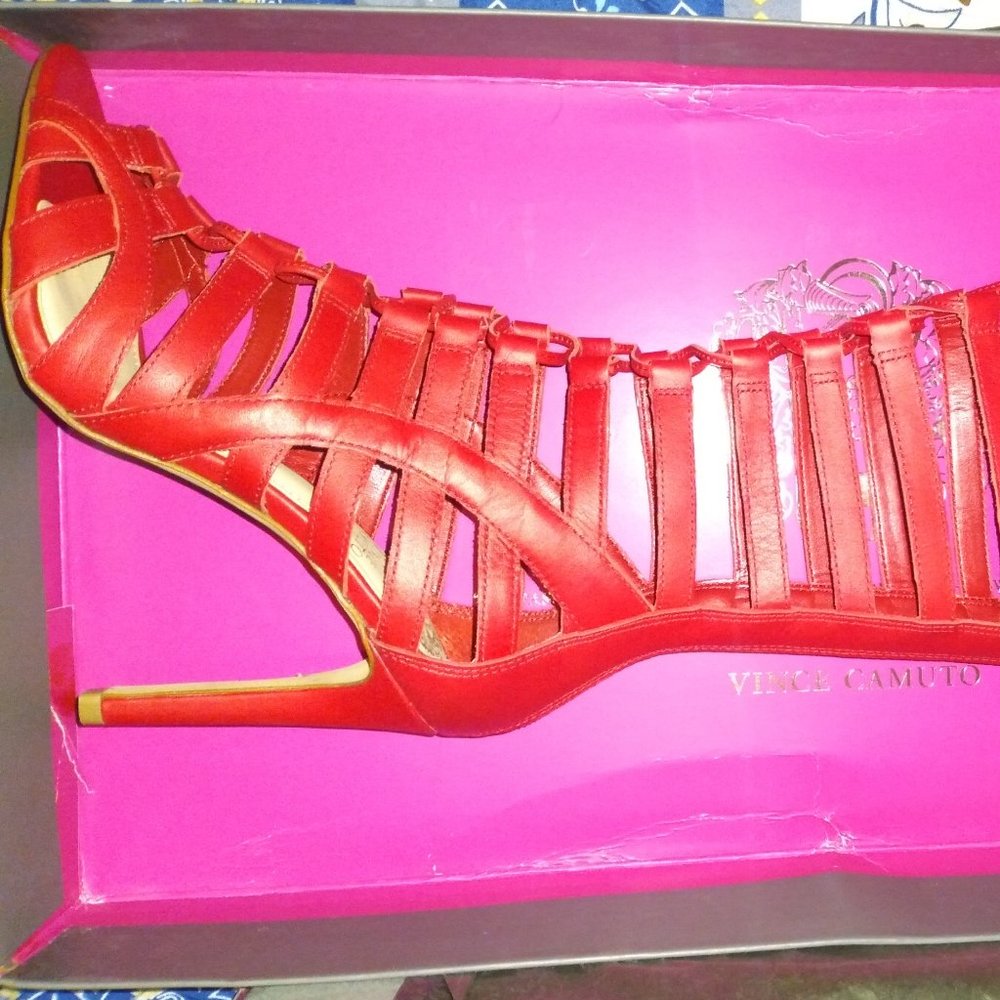 Brand New!! Women's Vince Camuto LEATHER shoes!!!